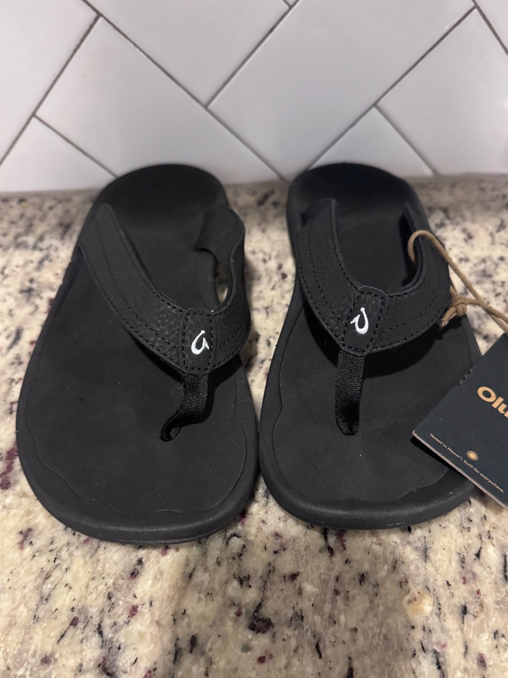 Women’s OluKai Ohana Black Flip Flops size 10